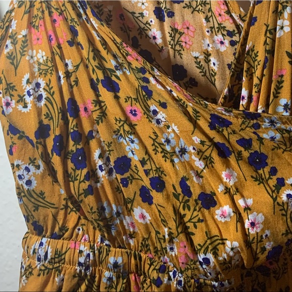 8 Birdies Romper size small yellow w/ tiny flowers - Picture 8 of 11